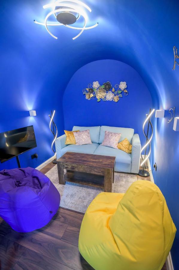 Quirky Vaulted Flat With Terrace Leilighet Bath Eksteriør bilde