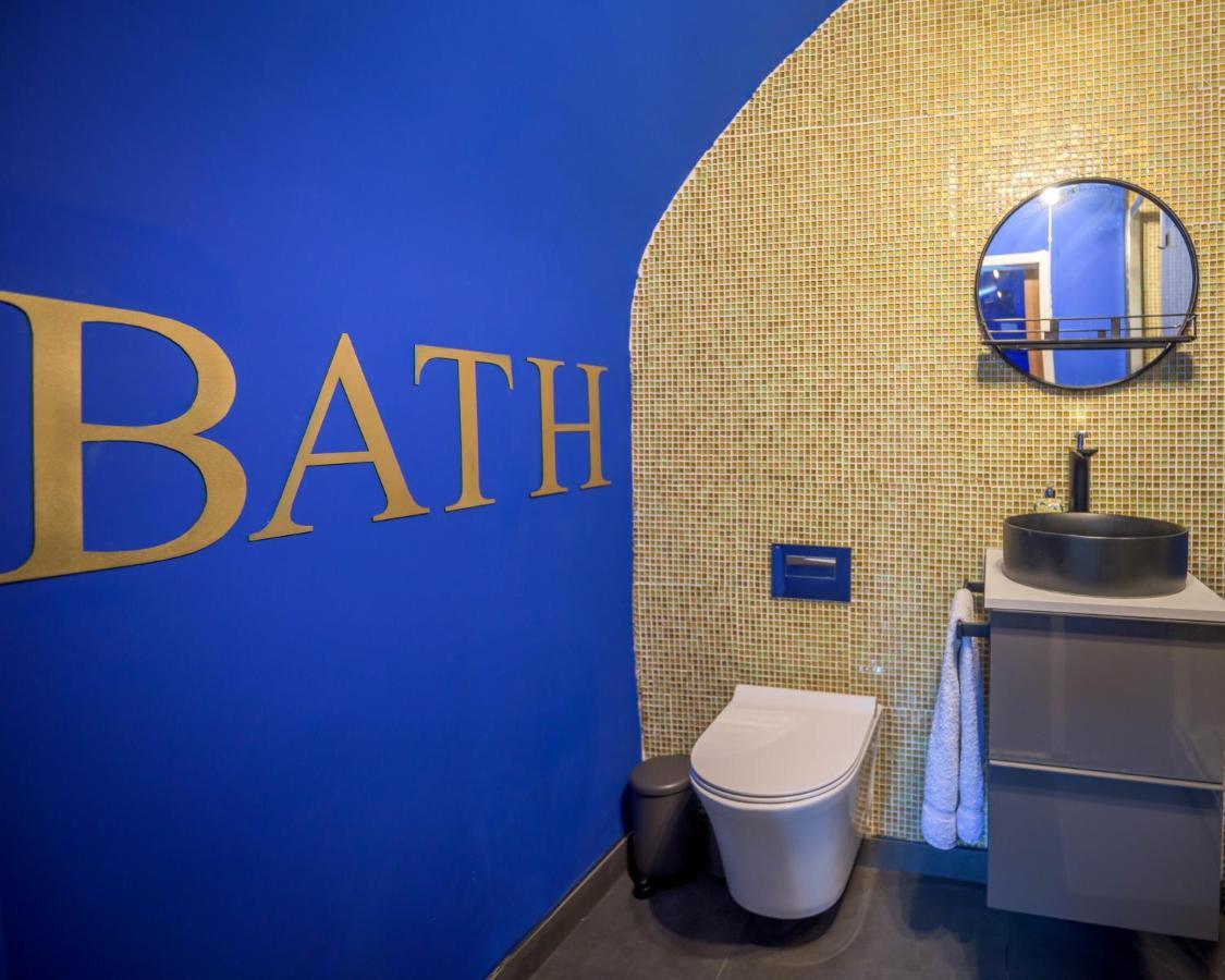 Quirky Vaulted Flat With Terrace Leilighet Bath Eksteriør bilde