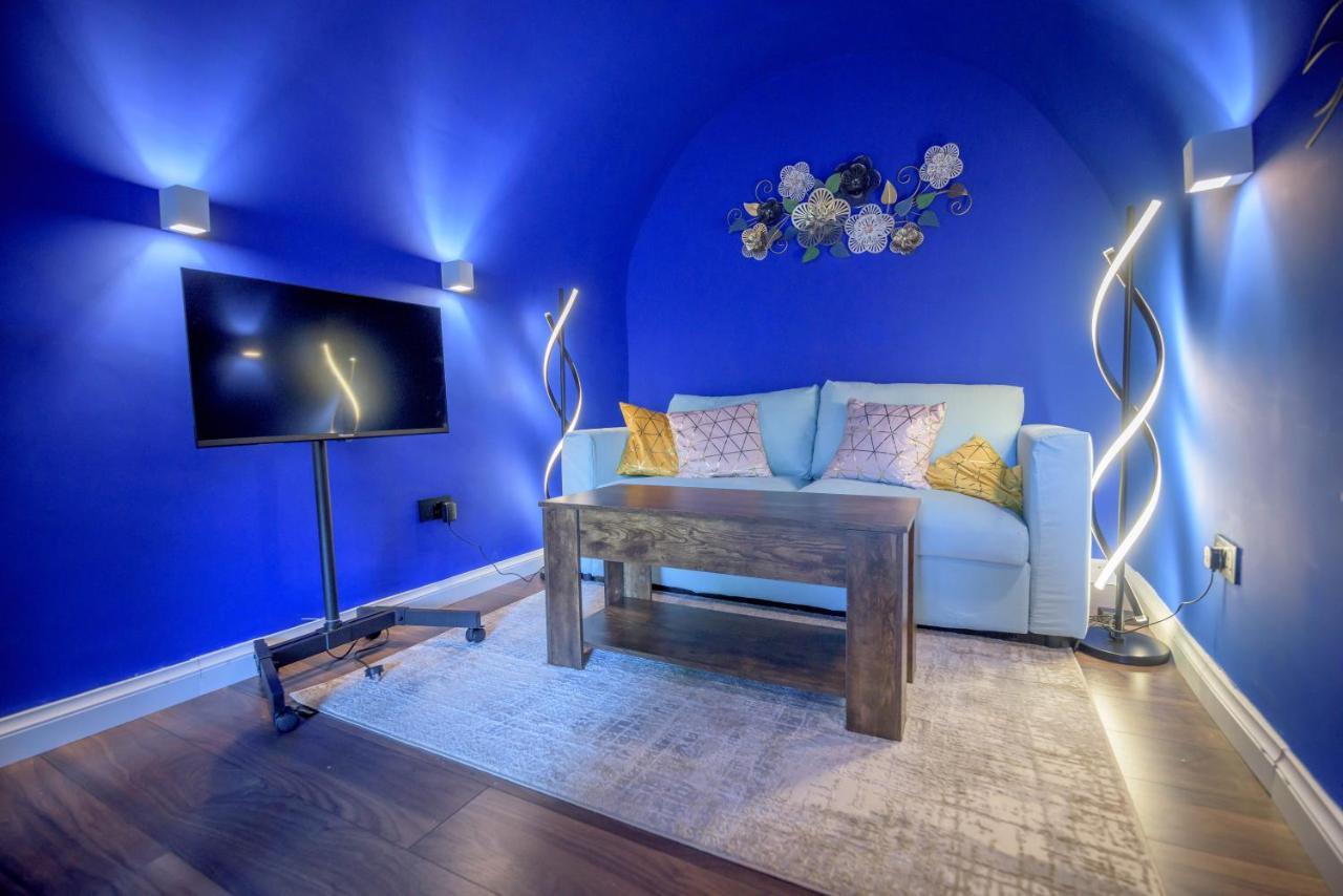 Quirky Vaulted Flat With Terrace Leilighet Bath Eksteriør bilde