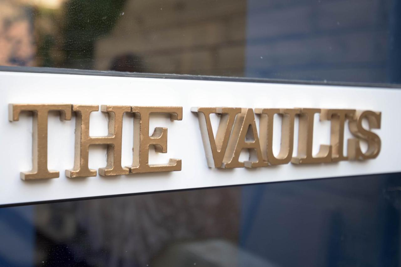 Quirky Vaulted Flat With Terrace Leilighet Bath Eksteriør bilde