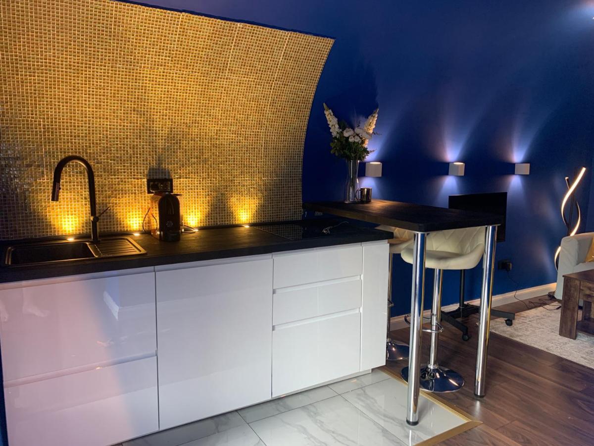 Quirky Vaulted Flat With Terrace Leilighet Bath Eksteriør bilde