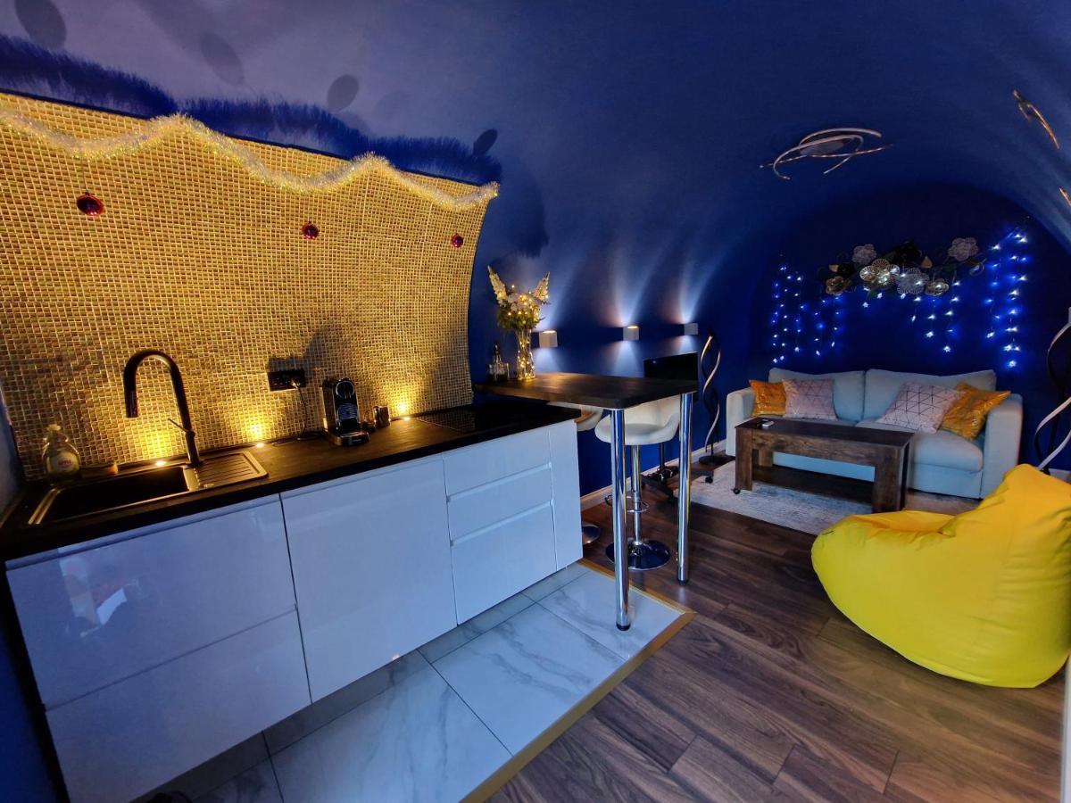 Quirky Vaulted Flat With Terrace Leilighet Bath Eksteriør bilde